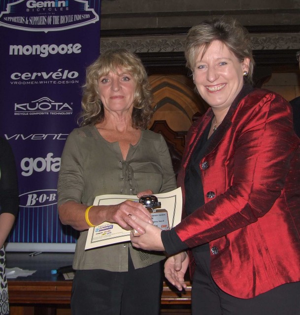 Iris Thomas receiving award from the Hon. Lianne Dalziel
